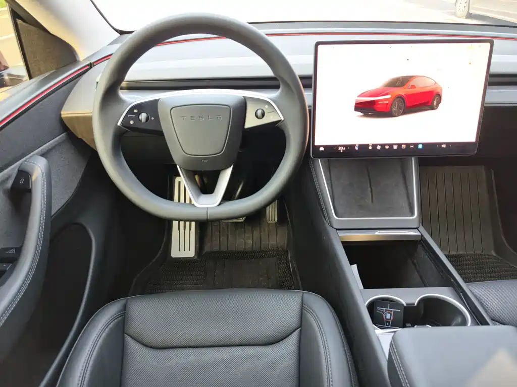 Tesla Model Y 2025 — фото 12