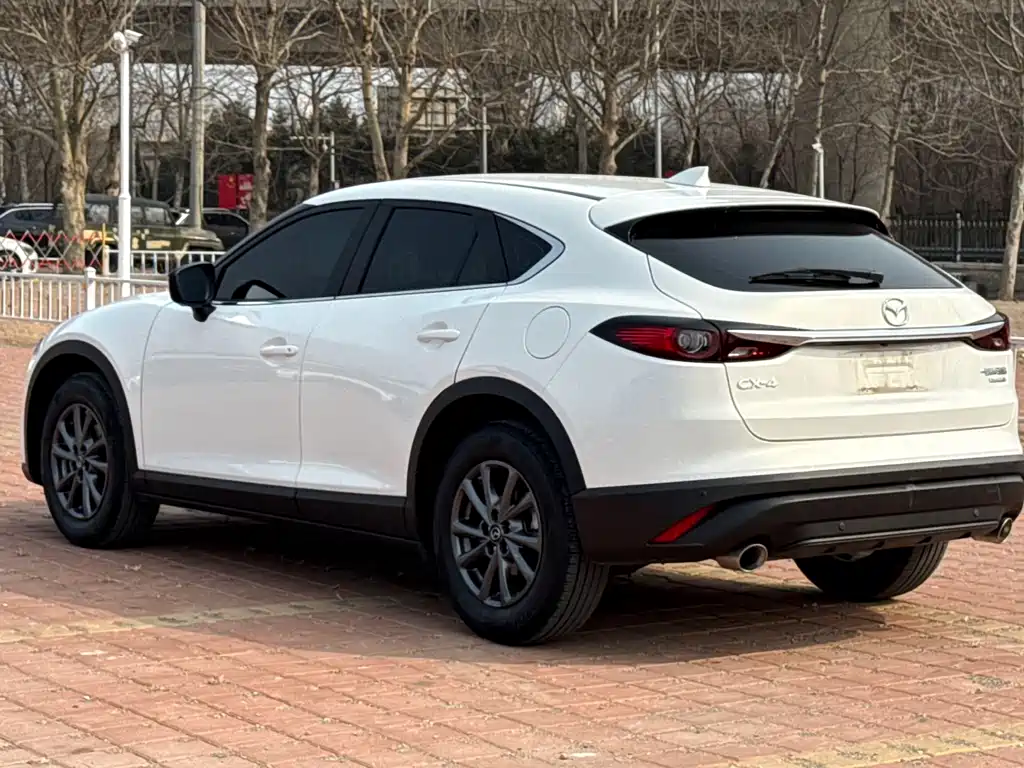 Mazda CX-4 2023 — фото 4
