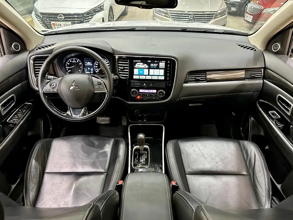 Mitsubishi Outlander 2020 — фото 12