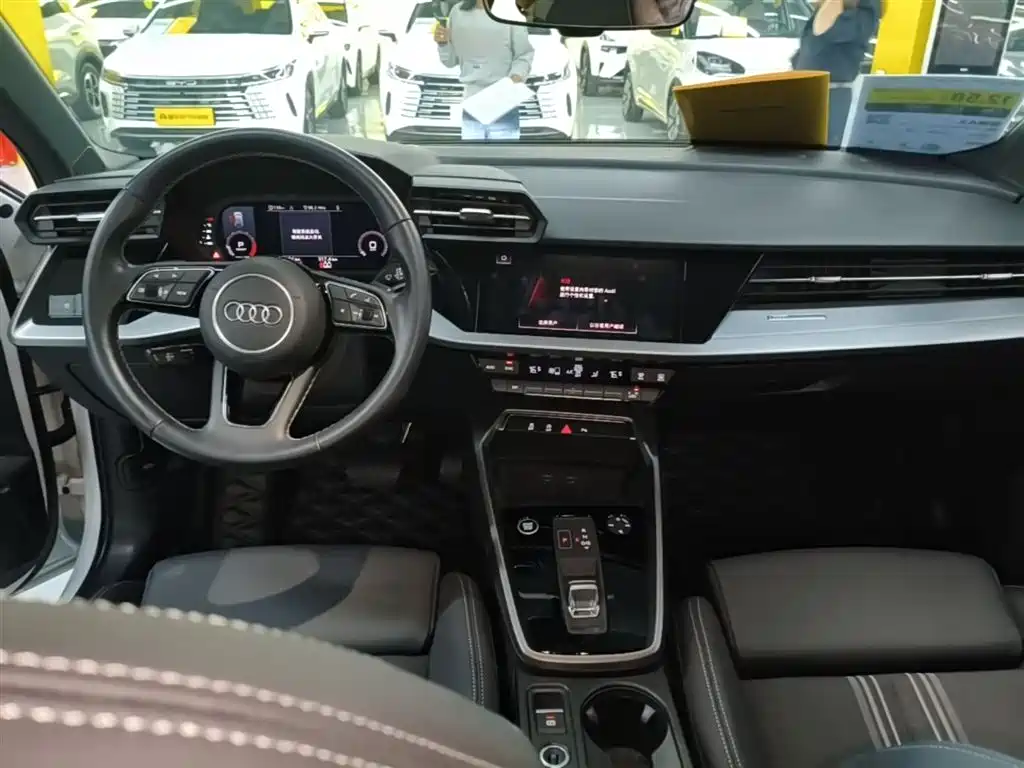 Audi A3 2023 — фото 10