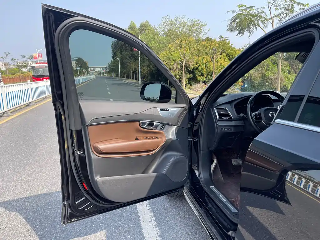 Volvo XC90 PHEV 2022 — фото 21