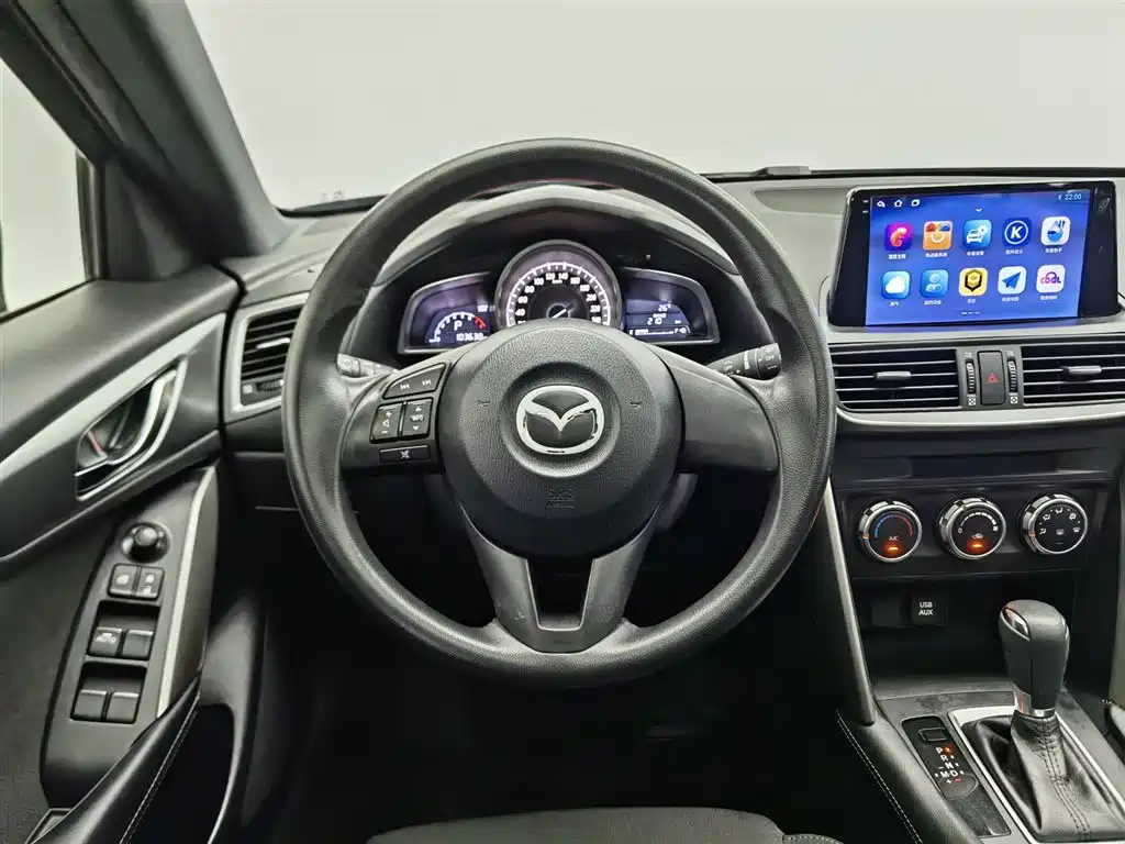 Mazda CX-4 2017 — фото 11
