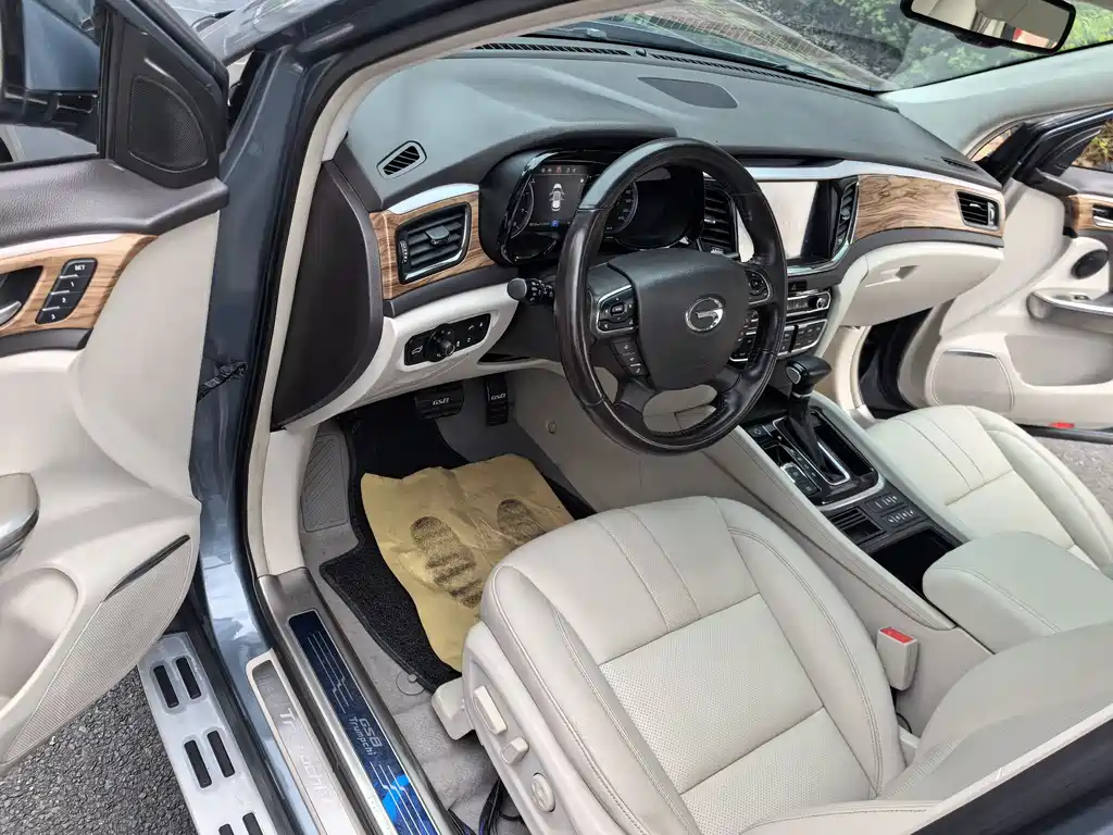 GAC Motor Trumpchi GS8 2016 — фото 13