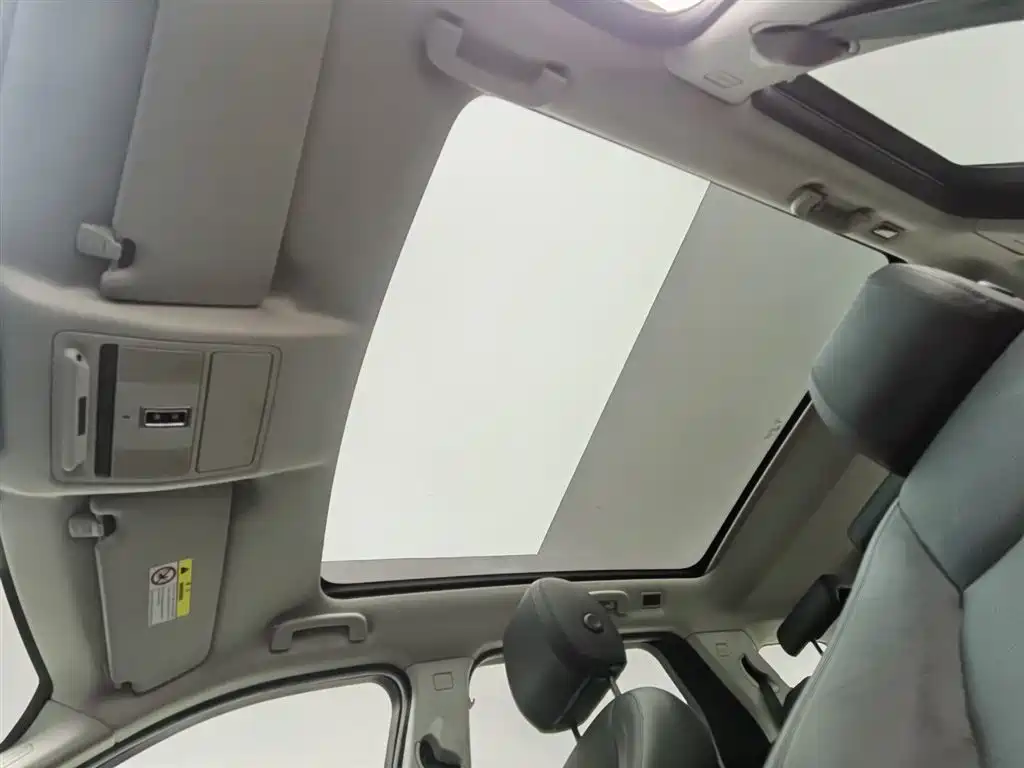 Land Rover Discovery Sport 2017 — фото 14