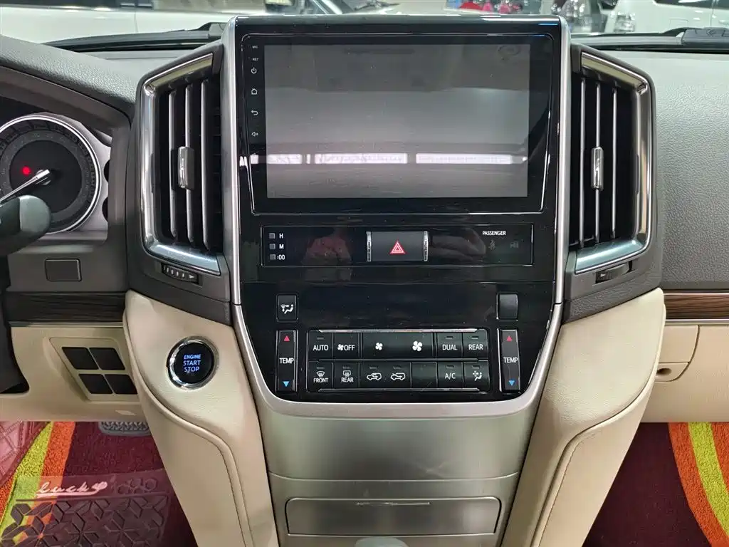 Toyota Land Cruiser 2019 — фото 8