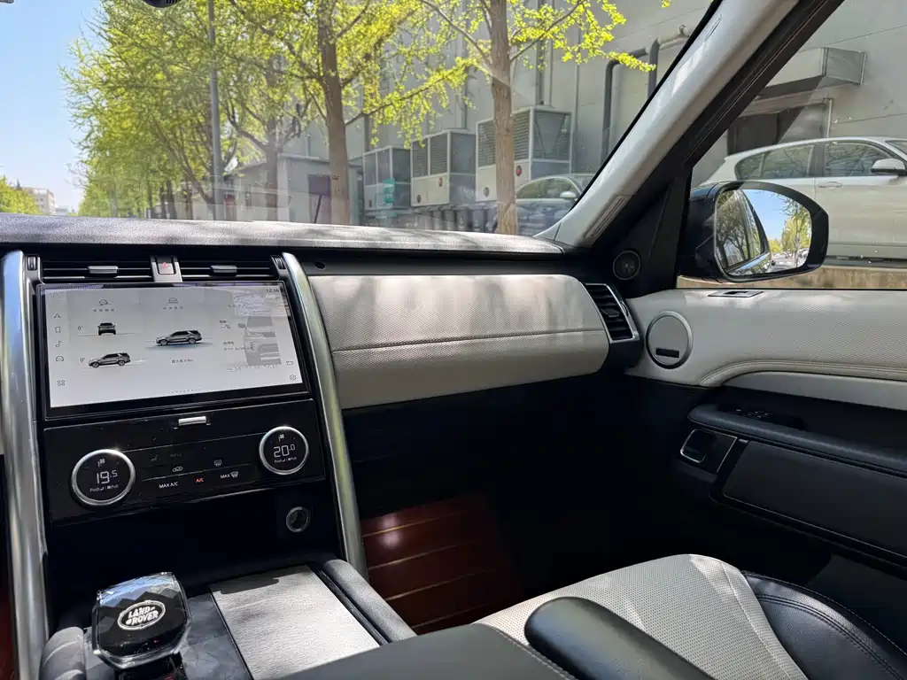 Land Rover Discovery 2021 — фото 18