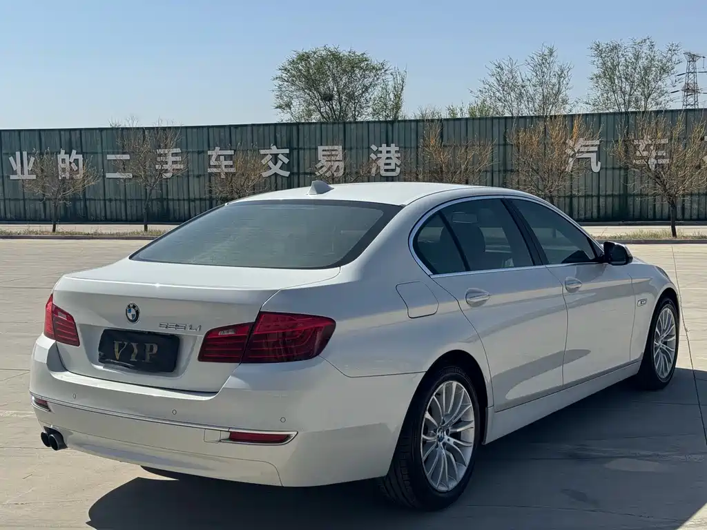 BMW 5 Series 2016 — фото 23