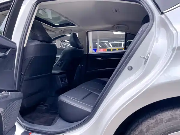 Toyota Camry 2025