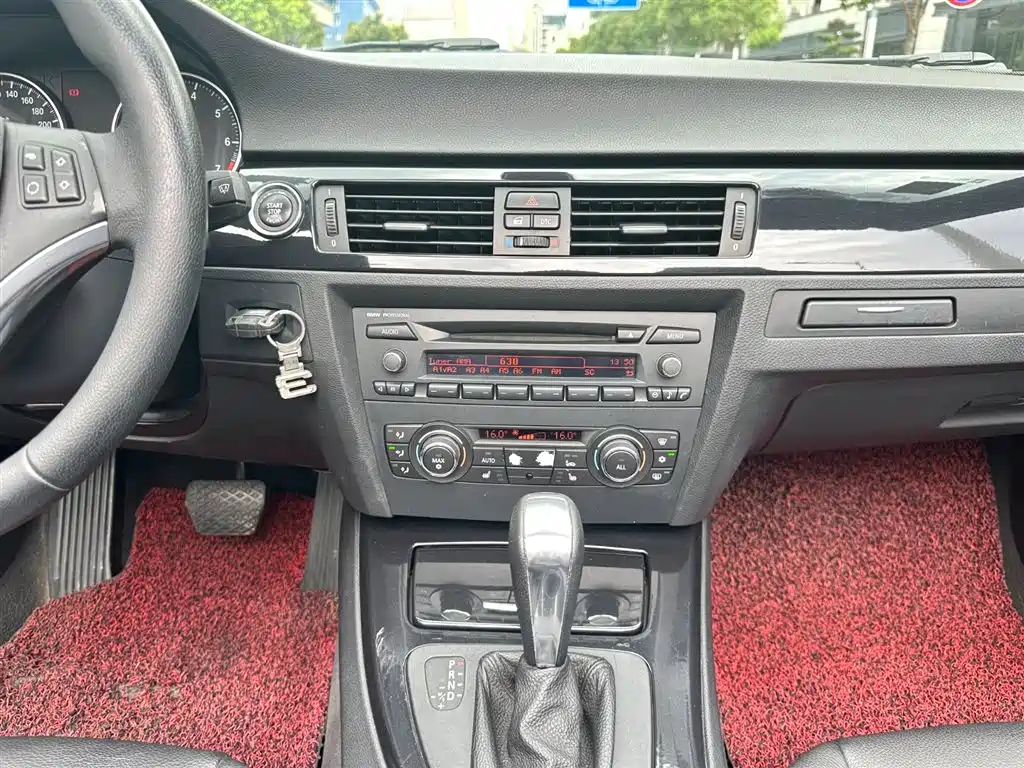 BMW 3 Series 2010 — фото 12