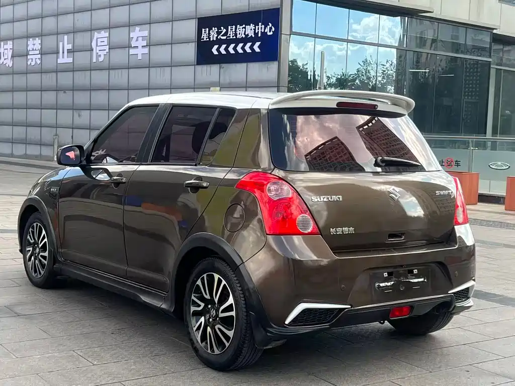 Suzuki Swift 2013 — фото 12