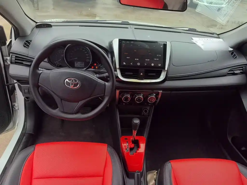 Toyota Yaris L 2018 — фото 10