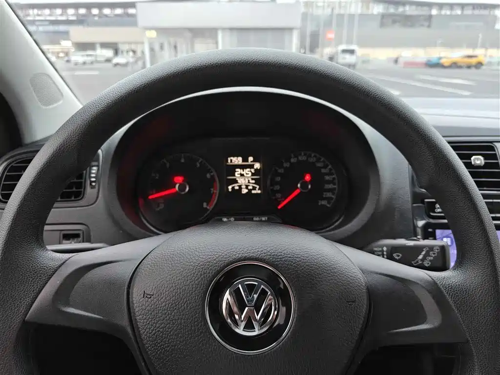 Volkswagen Polo 2018 — фото 20