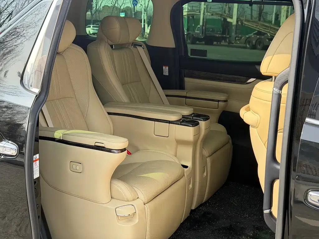 Toyota Alphard 2021 — фото 8