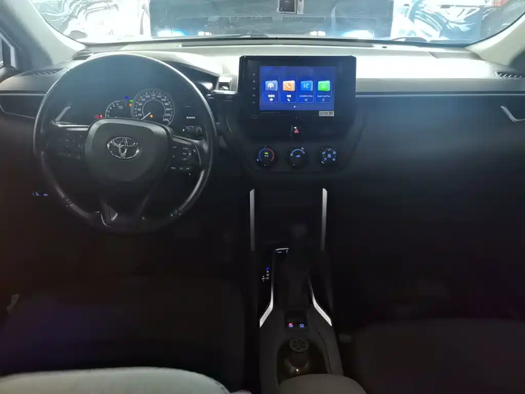Toyota Corolla Cross 2023 — фото 10