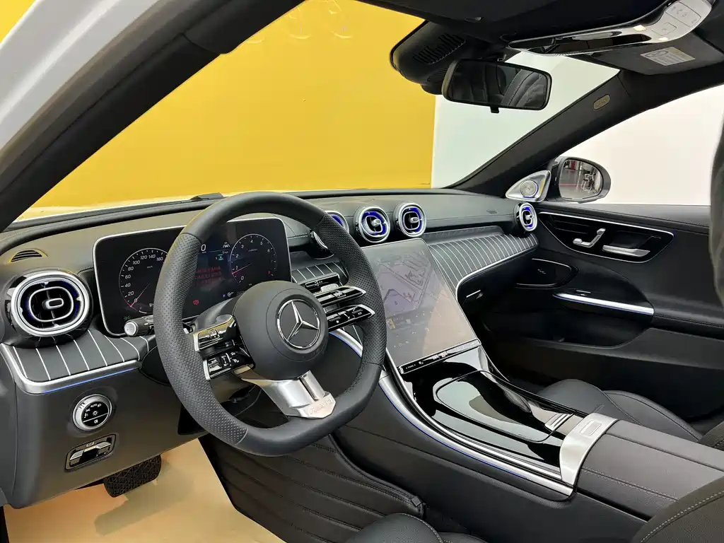 Mercedes-Benz C-Class 2025 — фото 4