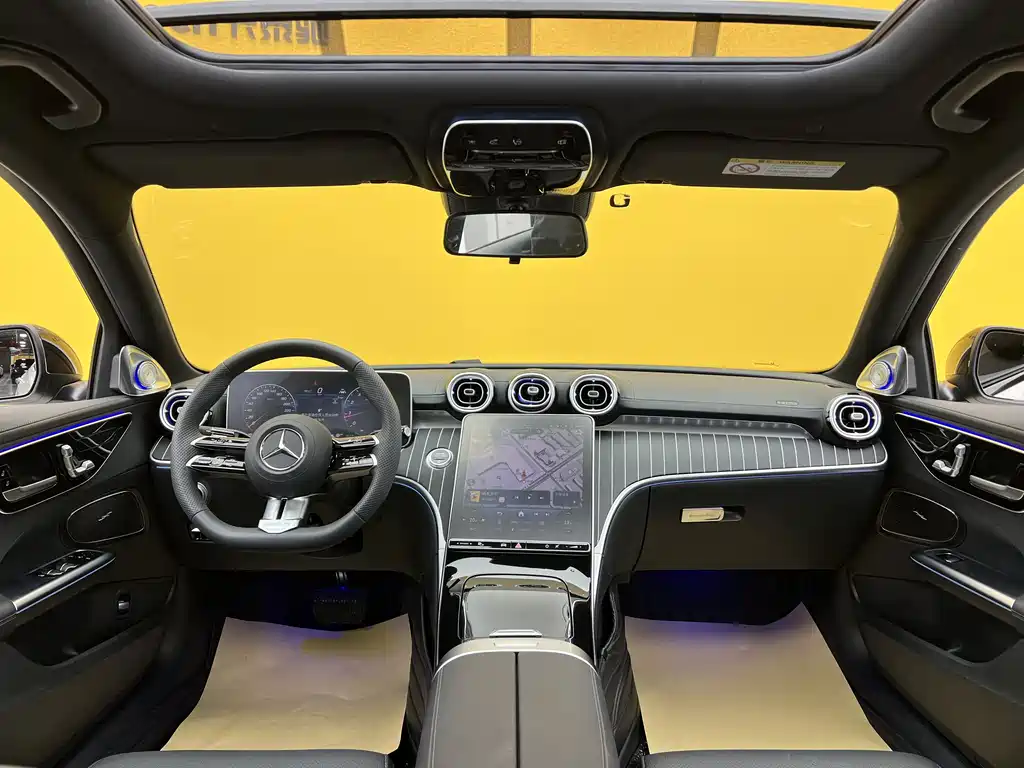 Mercedes-Benz C-Class 2025 — фото 15