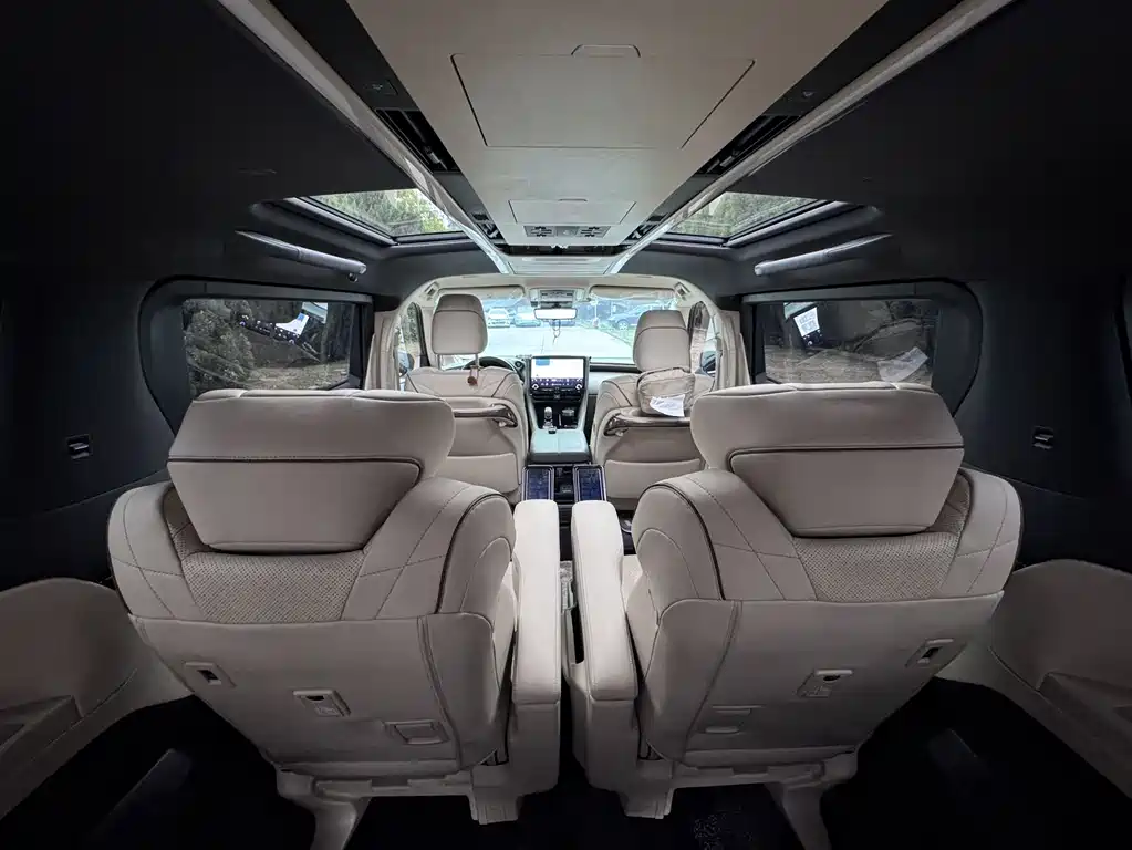 Toyota Vellfire 2023 — фото 12