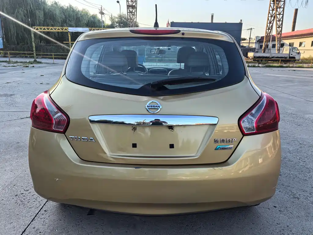 Nissan Tiida 2015