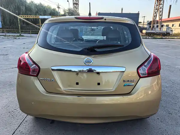 Nissan Tiida 2015