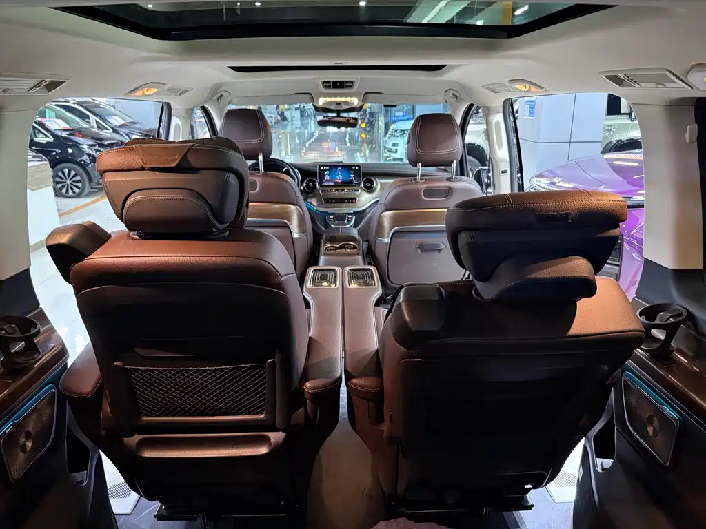 Mercedes-Benz V-Class 2024 — фото 19