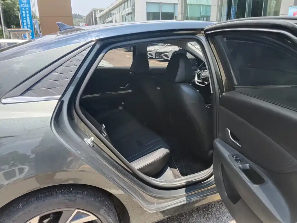 Hyundai Elantra 2023