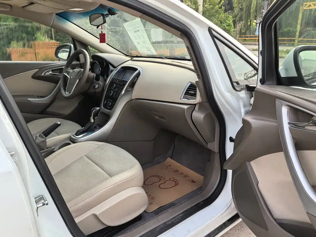 Buick Excelle 2015 — фото 12