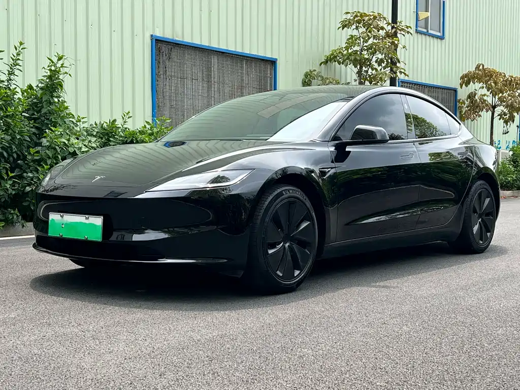 Tesla Model 3 2024