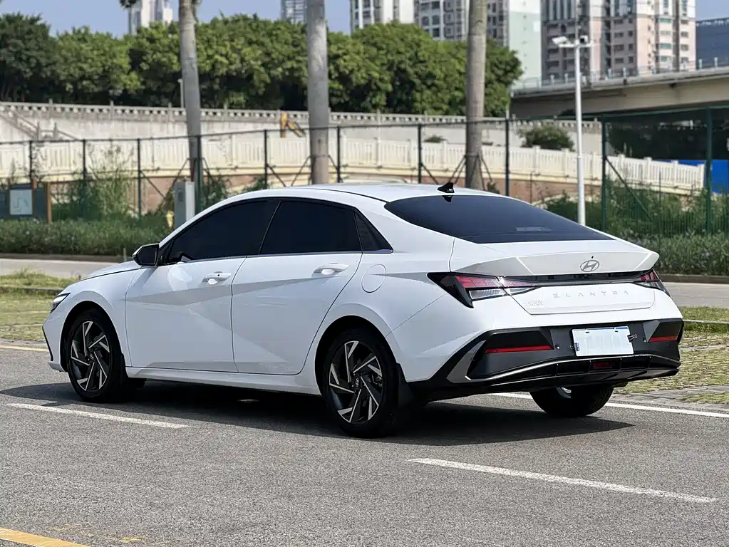 Hyundai Elantra 2023