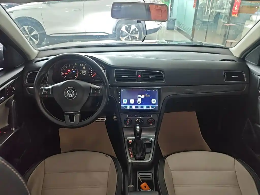 Volkswagen Cross Lavida 2015 — фото 10