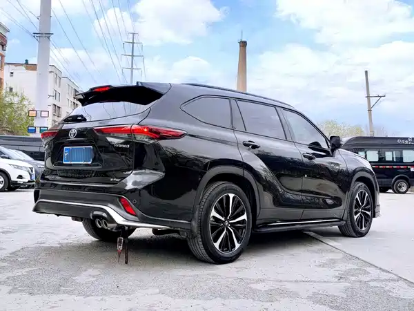 Toyota Crown Kluger 2024