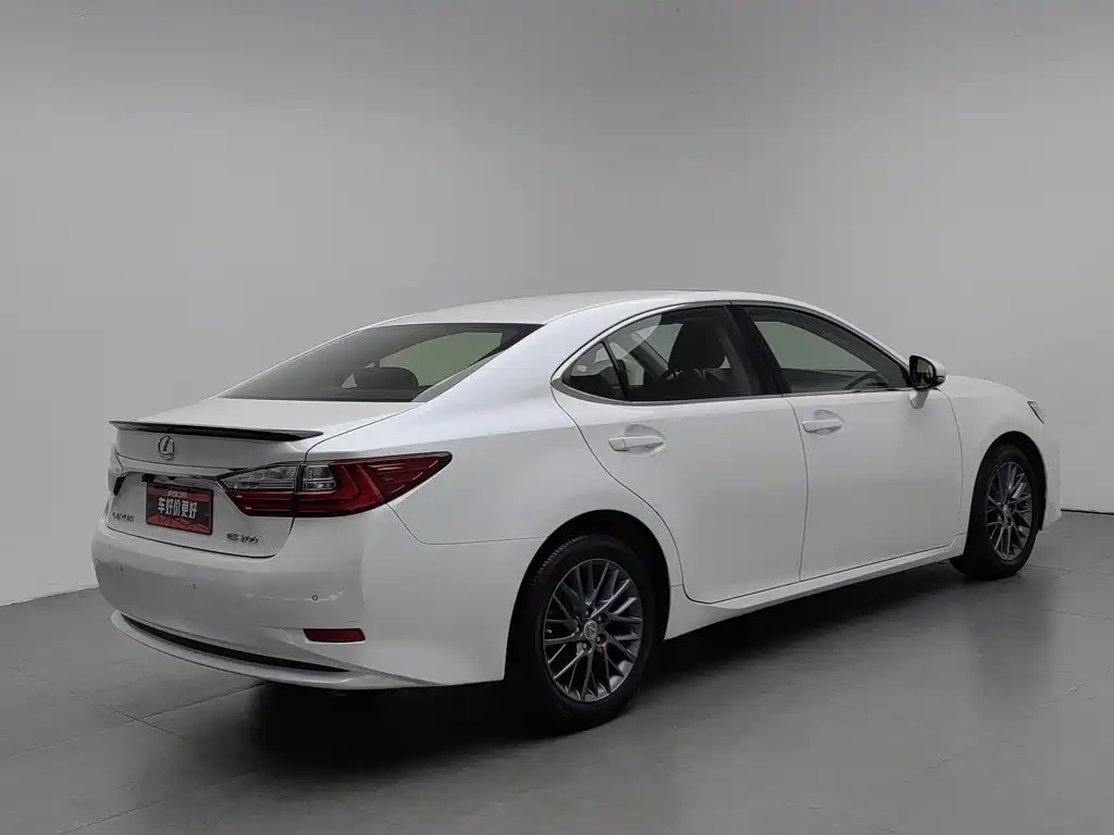 Lexus ES 2017 — фото 2