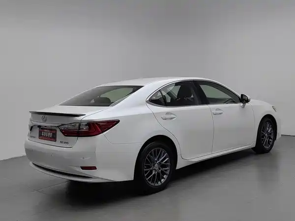 Lexus ES 2017
