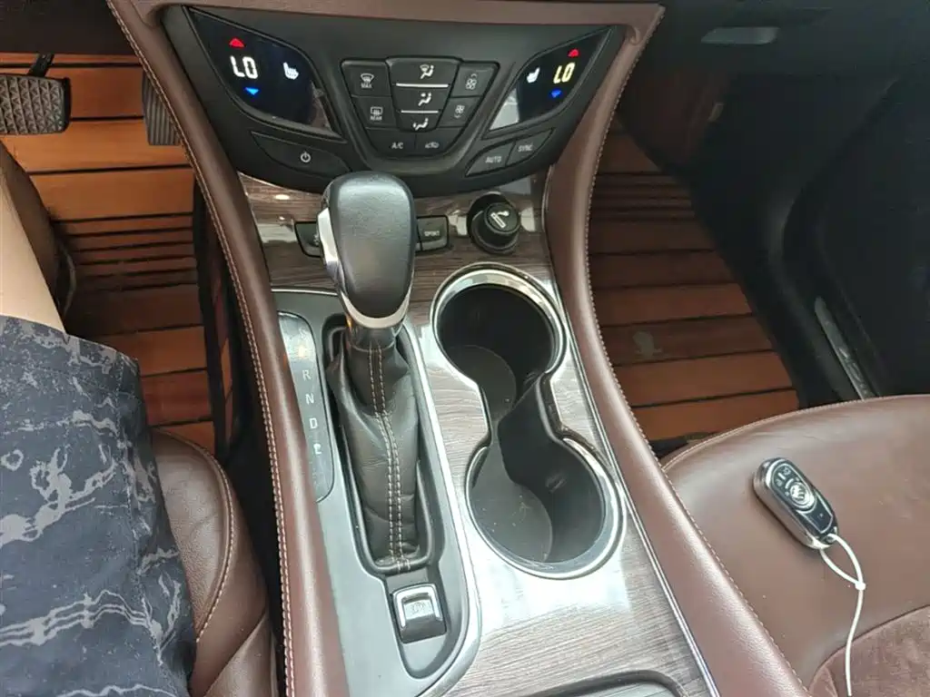 Buick Envision Plus 2017 — фото 14