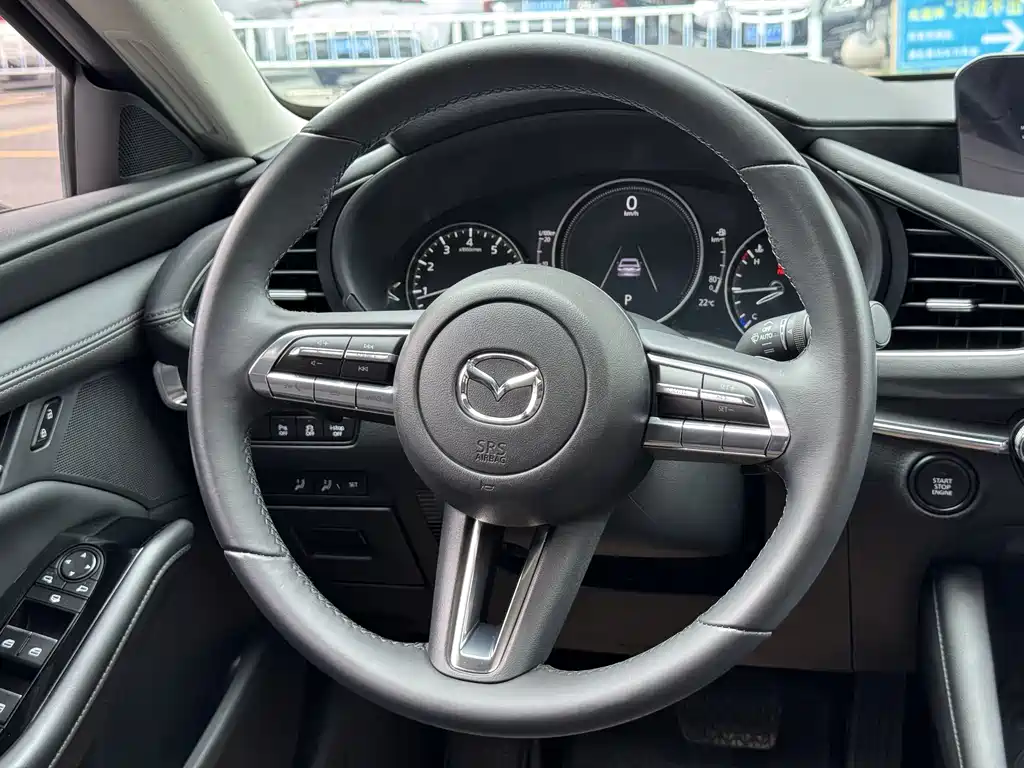 Mazda 3 Axela 2022 — фото 15