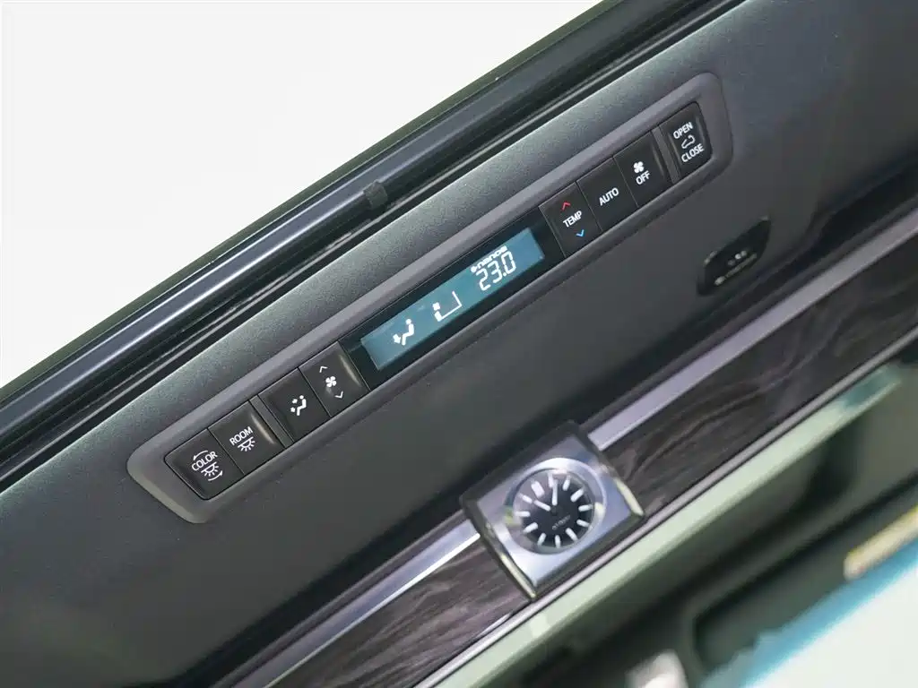 Lexus LM 2024 — фото 12