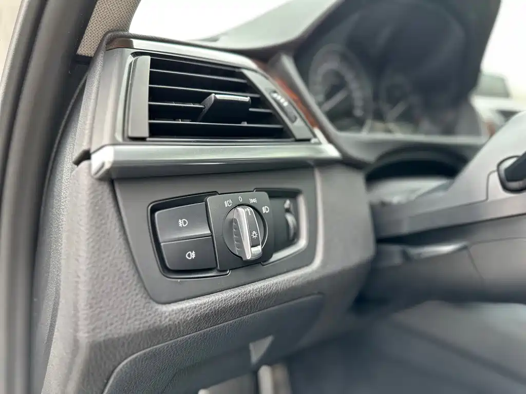 BMW 3 Series 2015 — фото 12