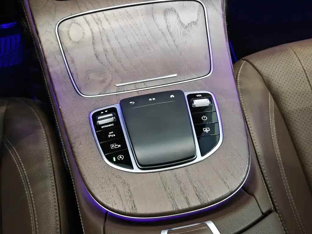 Mercedes-Benz E-Class 2023 — фото 16