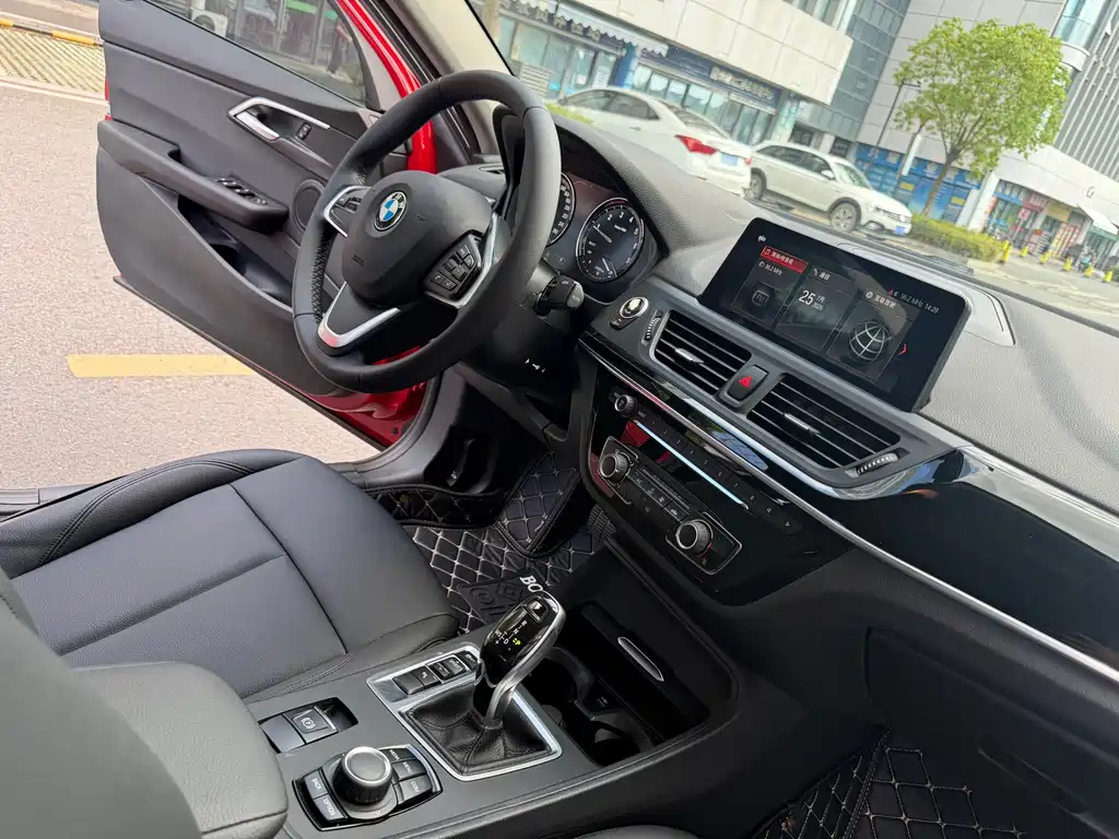 BMW 1 Series 2020 — фото 13