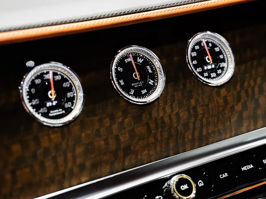Bentley Continental 2020 — фото 19