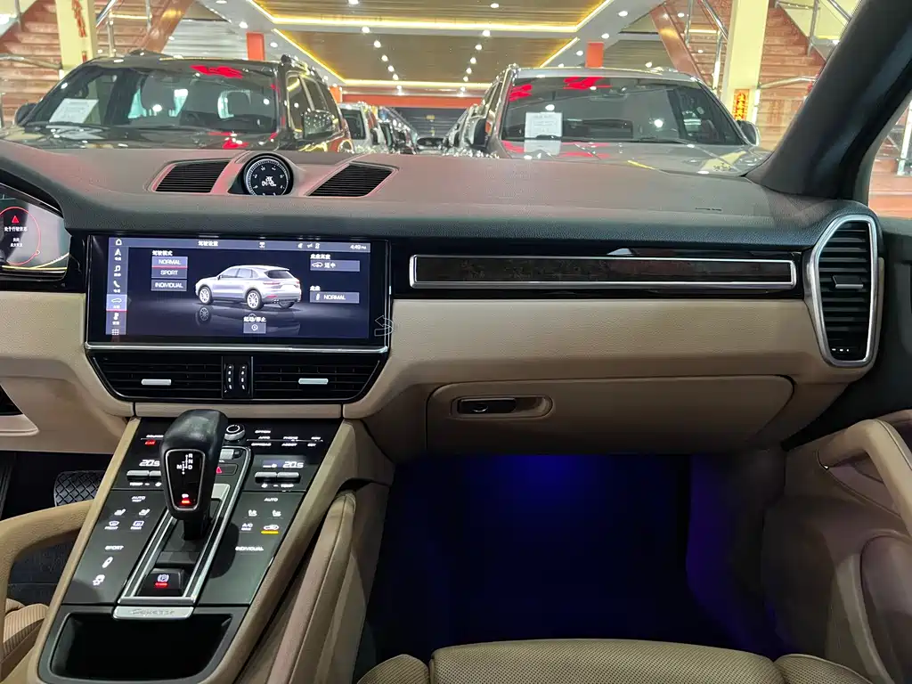 Porsche Cayenne 2018 — фото 10