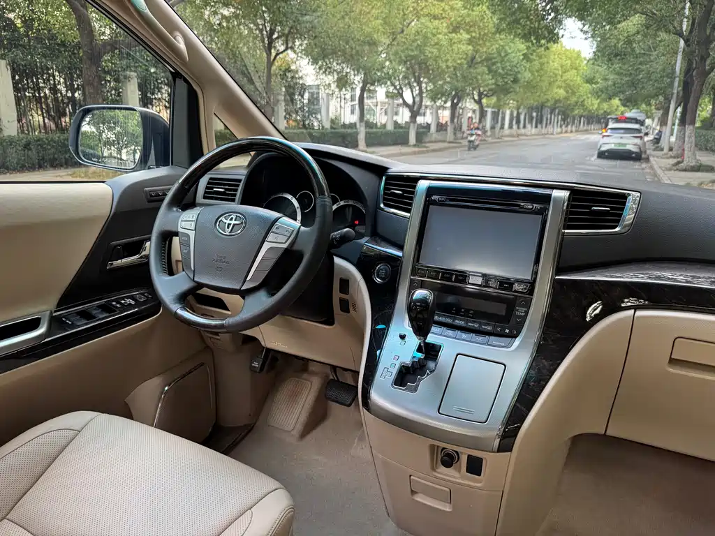 Toyota Alphard 2016 — фото 12