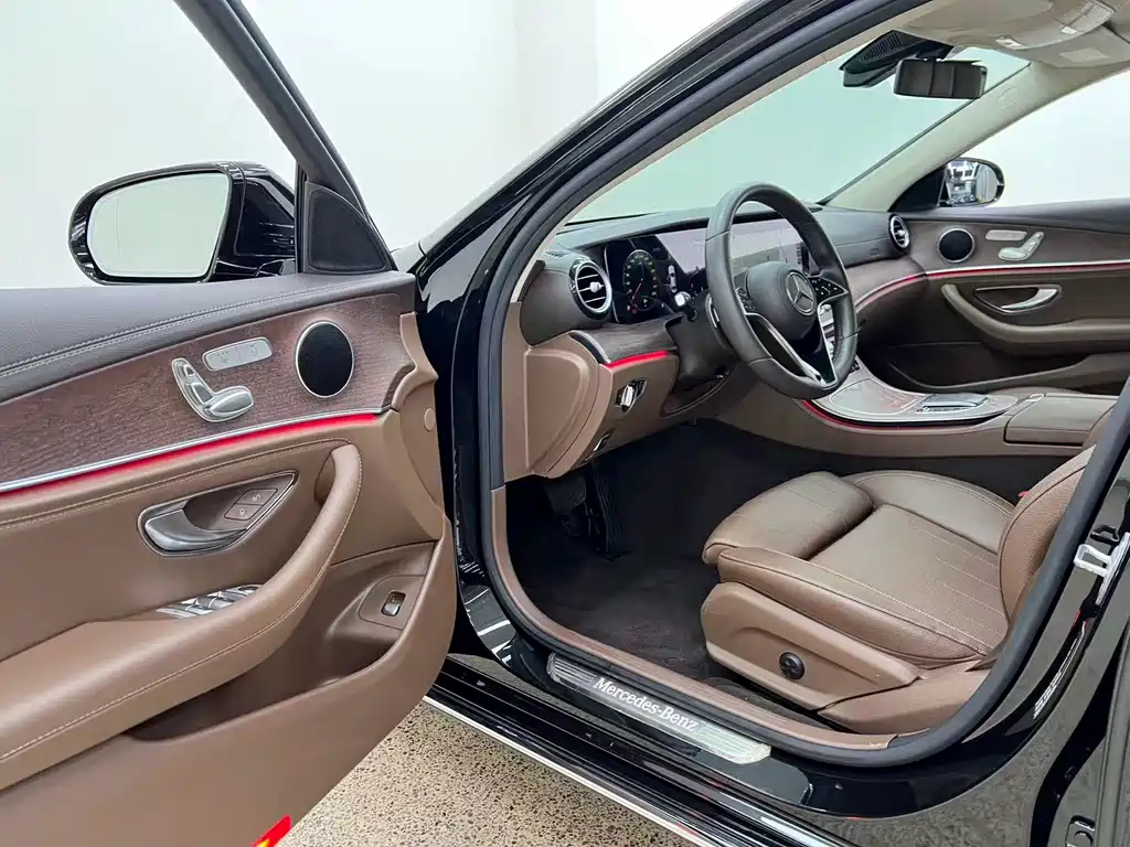 Mercedes-Benz E-Class 2022 — фото 15