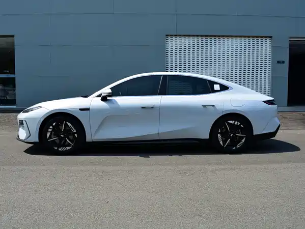 Geely Galaxy E8 2025