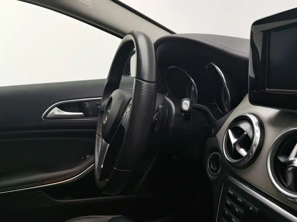 Mercedes-Benz GLA 2015 — фото 22