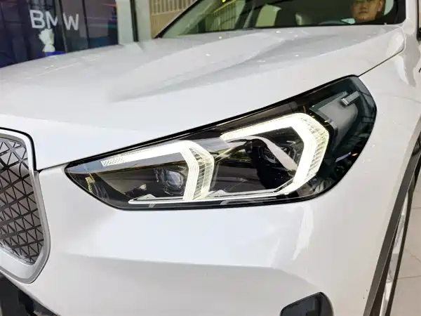 BMW iX1 2025