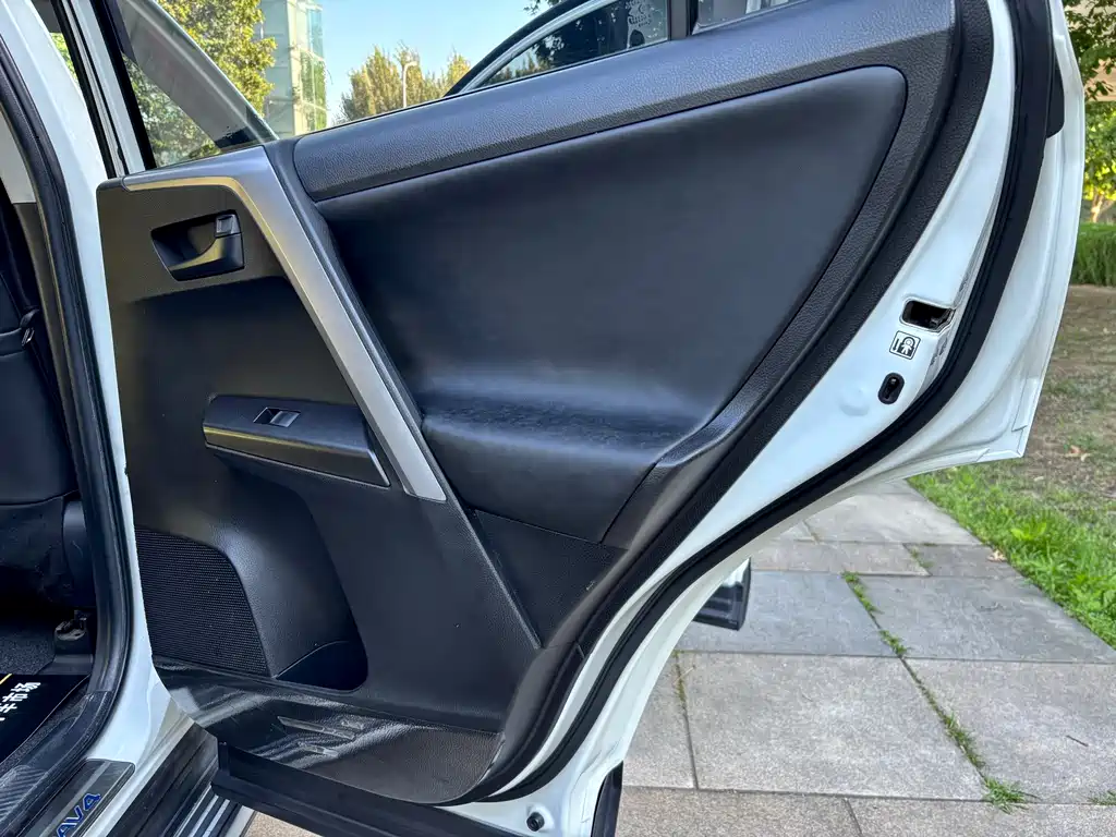 Toyota RAV4 2016 — фото 20