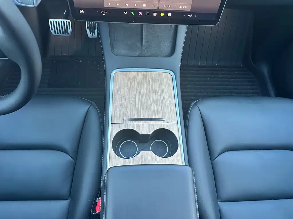 Tesla Model Y 2022 — фото 9