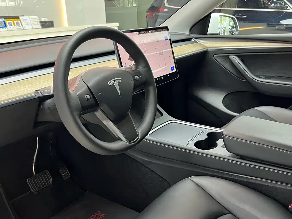 Tesla Model Y 2023 — фото 8