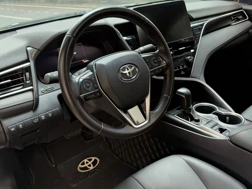 Toyota Camry 2022 — фото 4