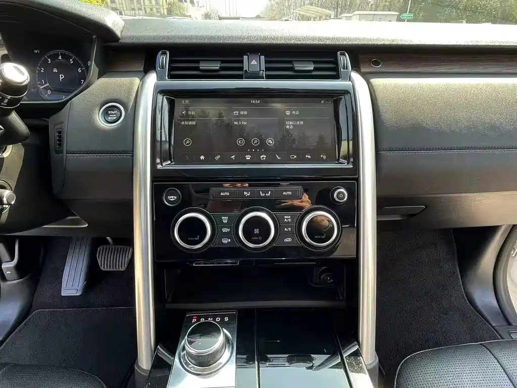 Land Rover Discovery 2019 — фото 13
